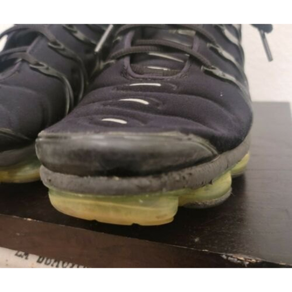 *READ* Nike Air Vapormax Plus Black Volt Green Mens Size 7.5 924453-015 Running